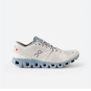 ❌SOLD❌Womans size 8 oncloud shoes